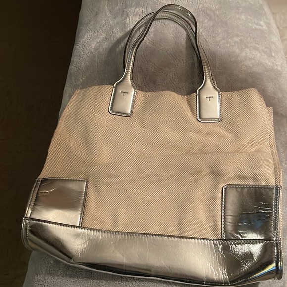 Tory Burch tote, great condition, minimal wear - Picture 2 of 6
